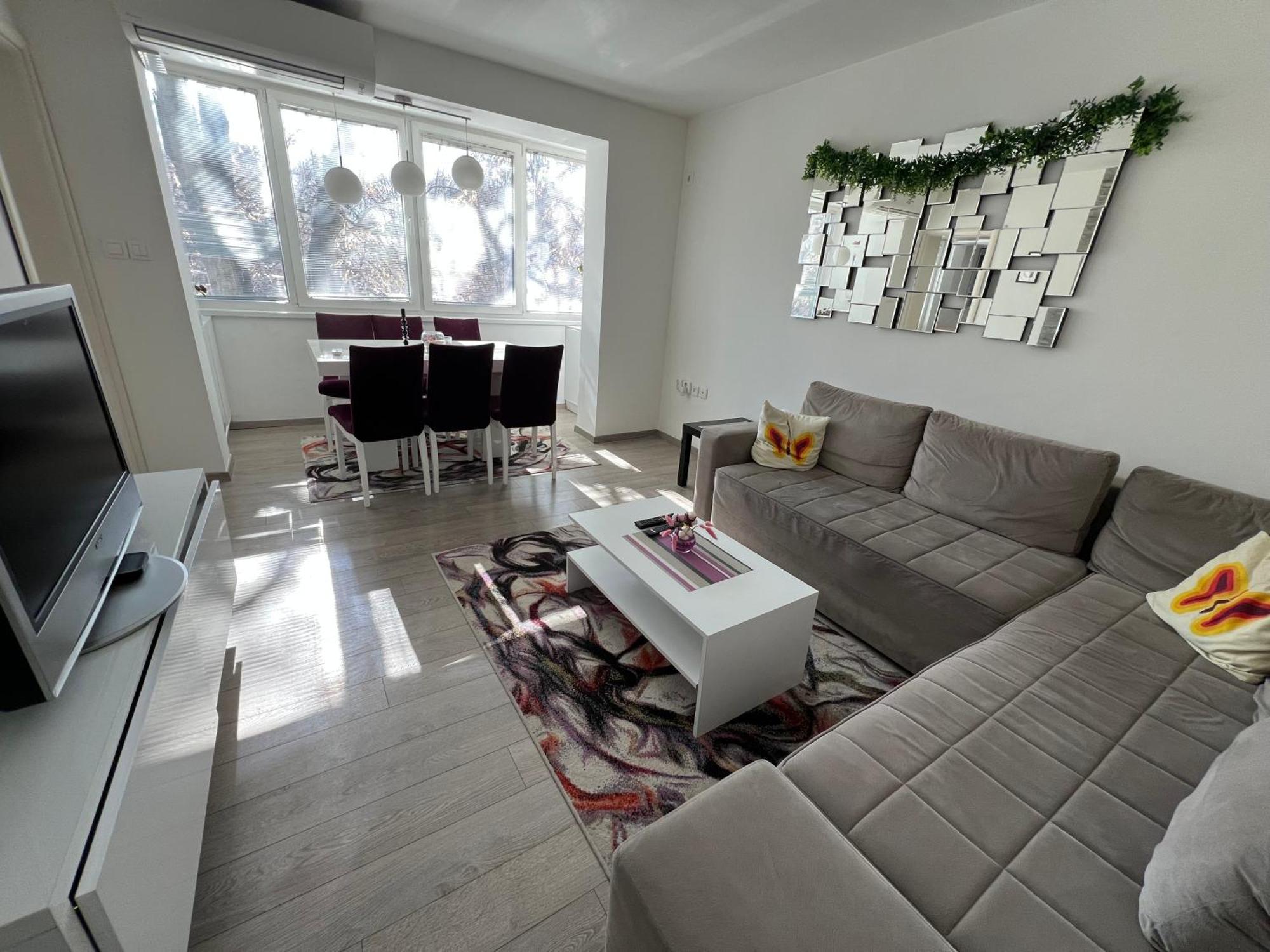 Park View Apartment *